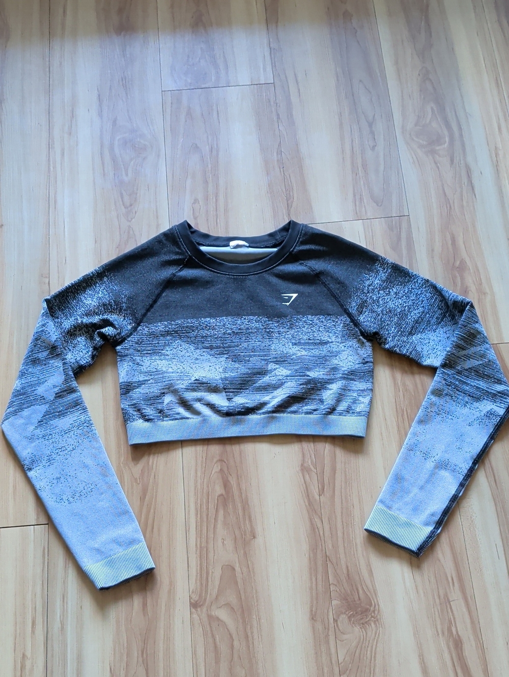 Gymshark Black and Light Gray Ombre Long-Sleeve Cropped Top